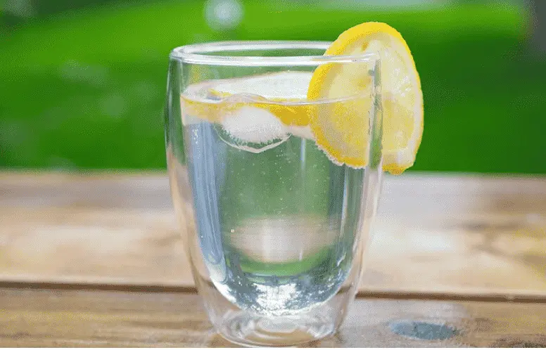 लिंबू पाणी पिण्याचे फायदे | सकाळी लिंबू पाणी पिण्याचे फायदे | Best marathi 2025 1 लिंबू पाणी पिण्याचे फायदे